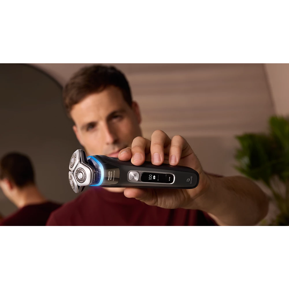 Norelco i9000 Prestige Wet&amp;Dry Electric Shaver with SenseIQ (XP9200/82)