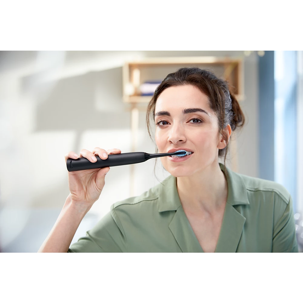 ExpertClean 7300 Sonic electric toothbrush with app (HX9610/17)