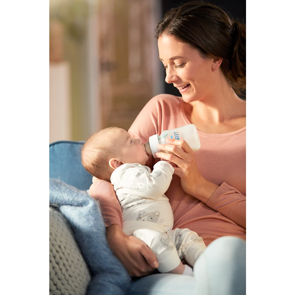 Avent Anti-colic bottle with AirFree vent (SCY703/91)