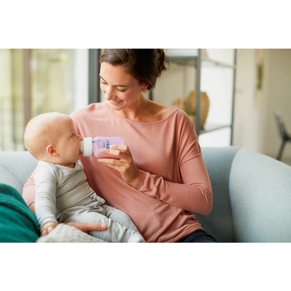 Avent Anti-colic bottle with AirFree vent (SCY703/13)