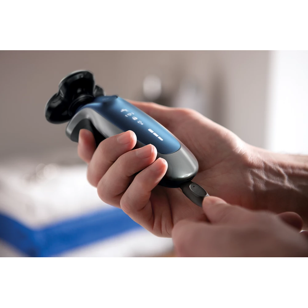 Shaver series 8000 Wet and dry electric shaver (S8950/90)