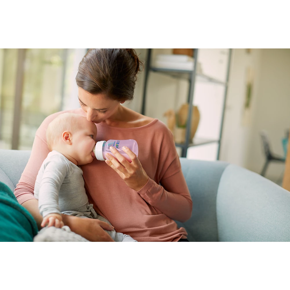 Avent Anti-colic bottle with AirFree vent (SCY703/13)