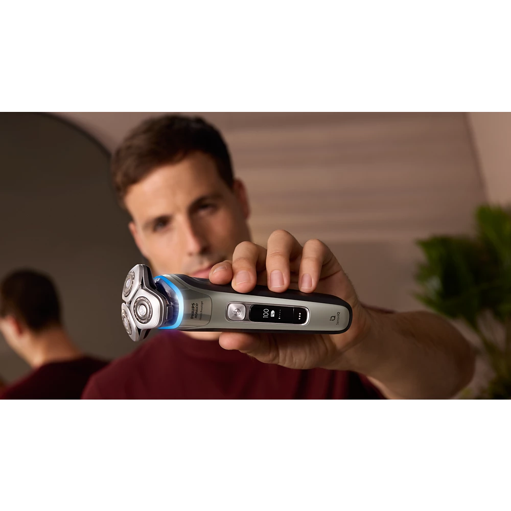 Norelco i9000 Prestige Wet&amp;Dry Electric Shaver with SenseIQ (XP9203/81)