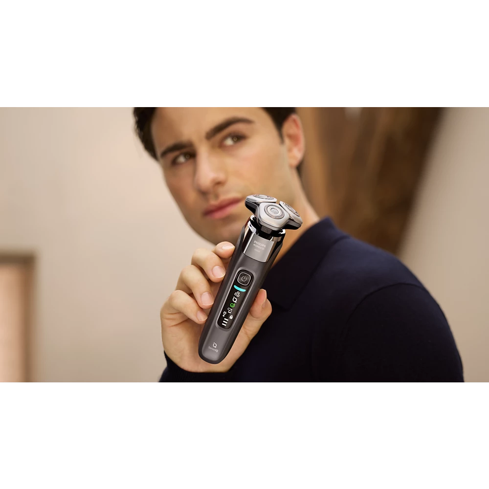 Norelco i9000 Wet&amp;Dry Electric Shaver with SenseIQ (X9002/82)
