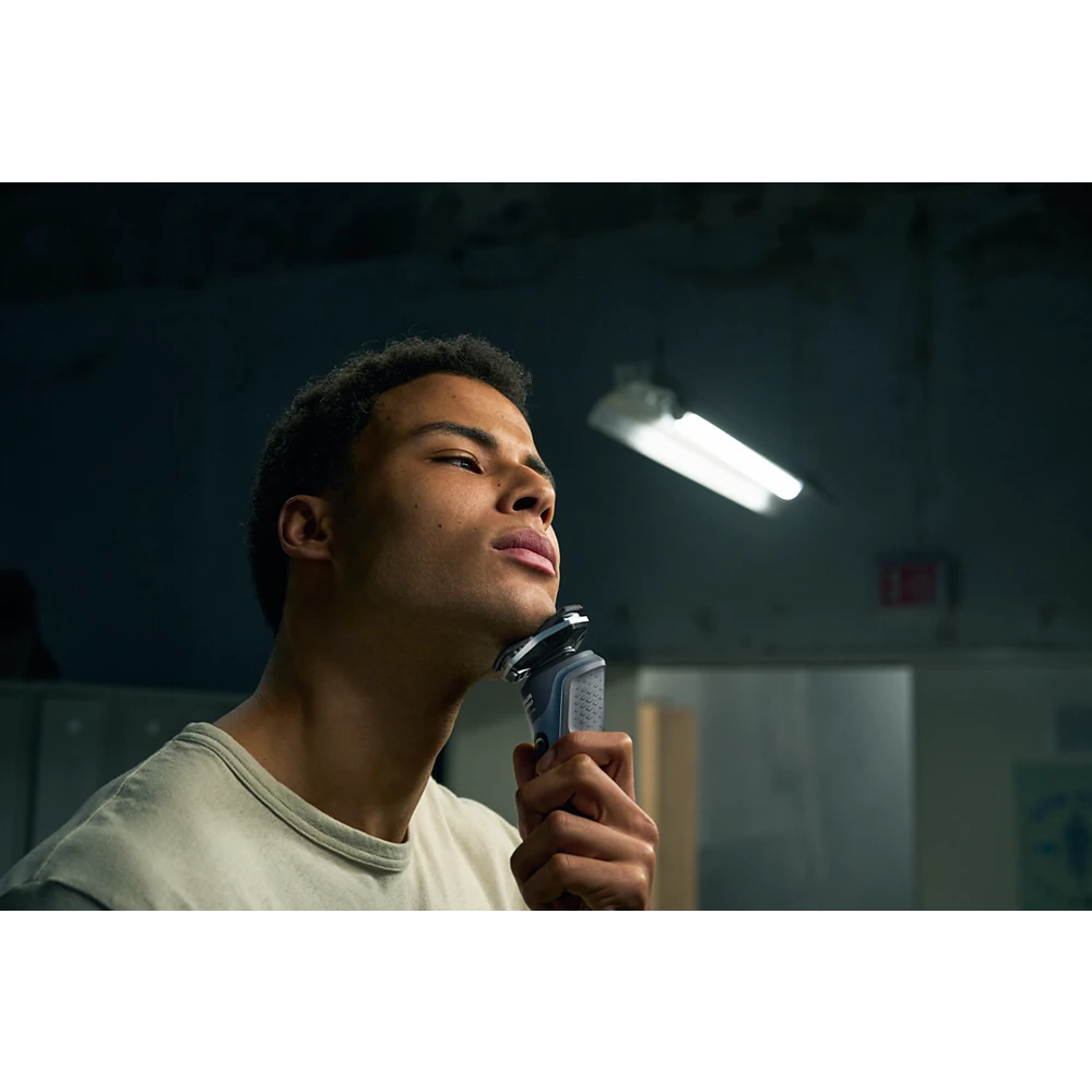Norelco Shaver Series 5000 Wet &amp; Dry electric shaver (S5880/81)