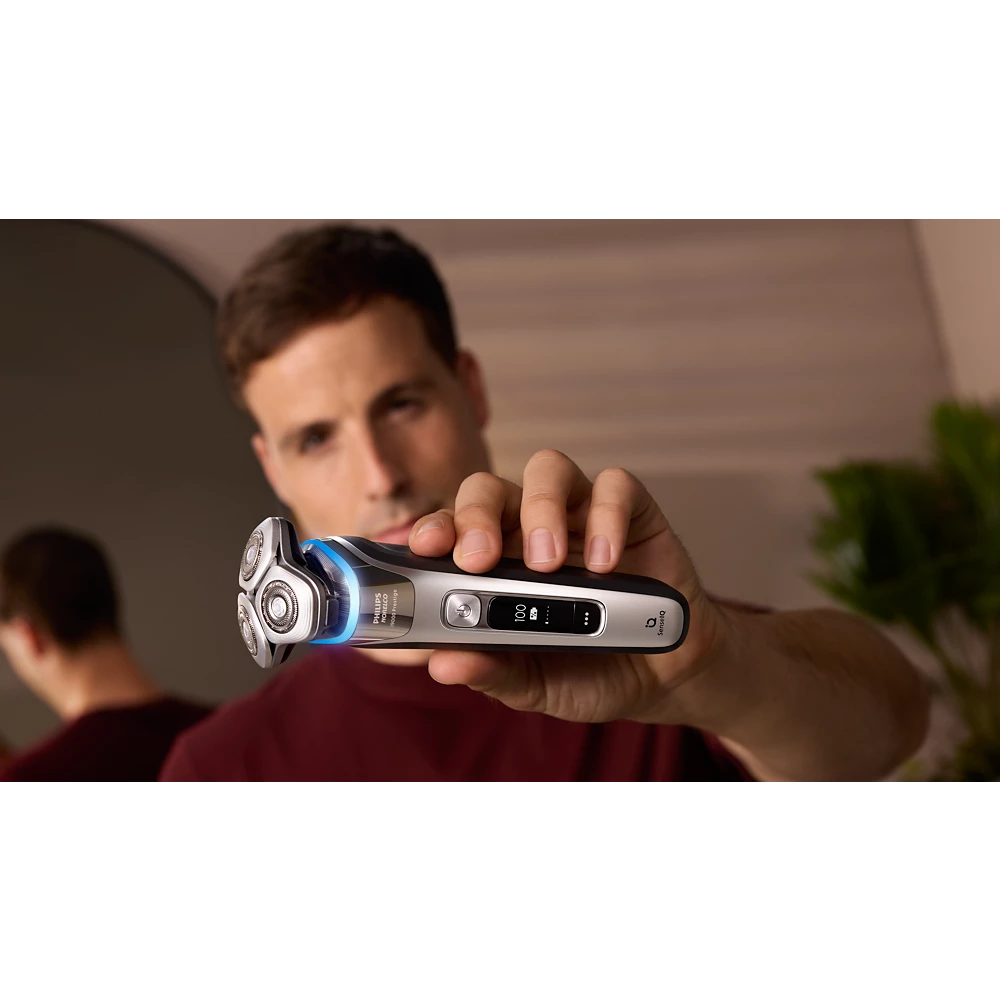 Norelco i9000 Prestige Wet&amp;Dry Electric Shaver with SenseIQ (XP9204/98)