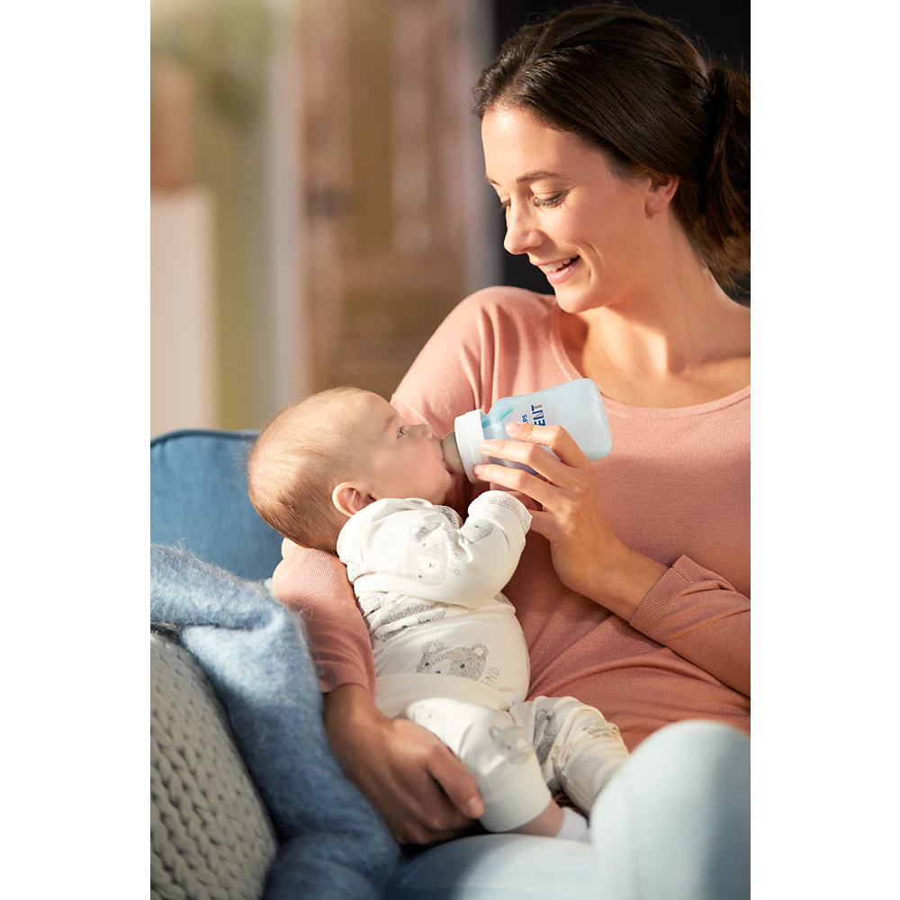 Avent Anti-colic bottle with AirFree vent (SCY703/24)